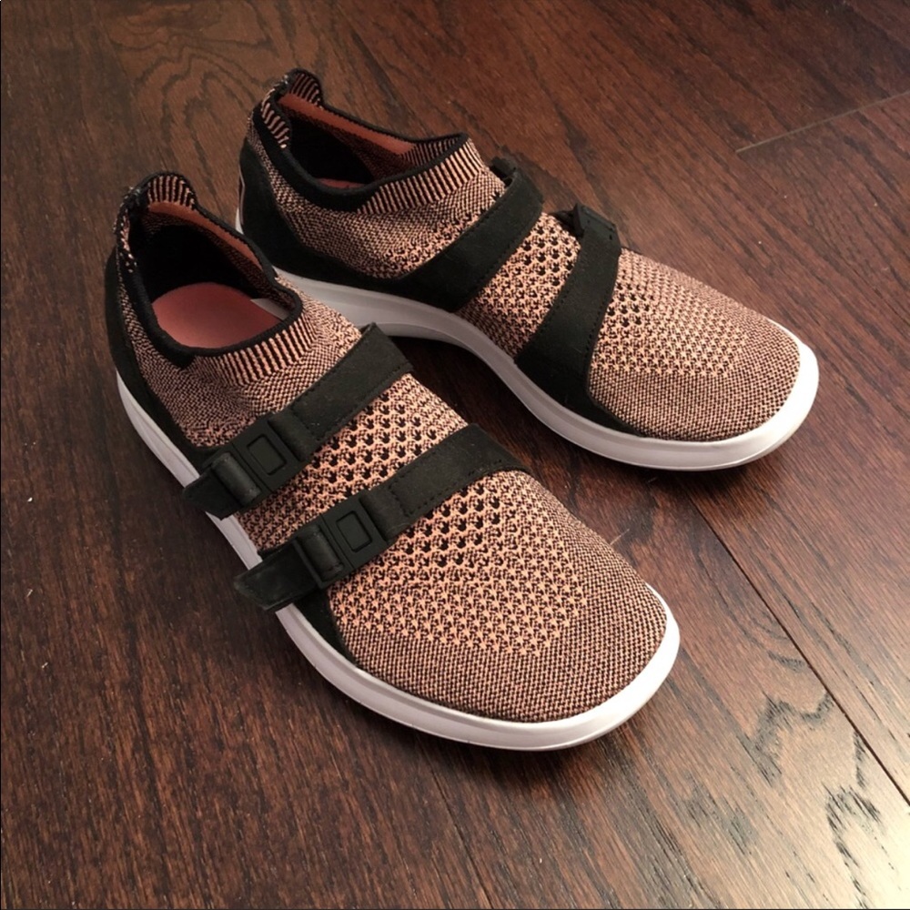 Nike Sockracer Coral/Black Womens 8